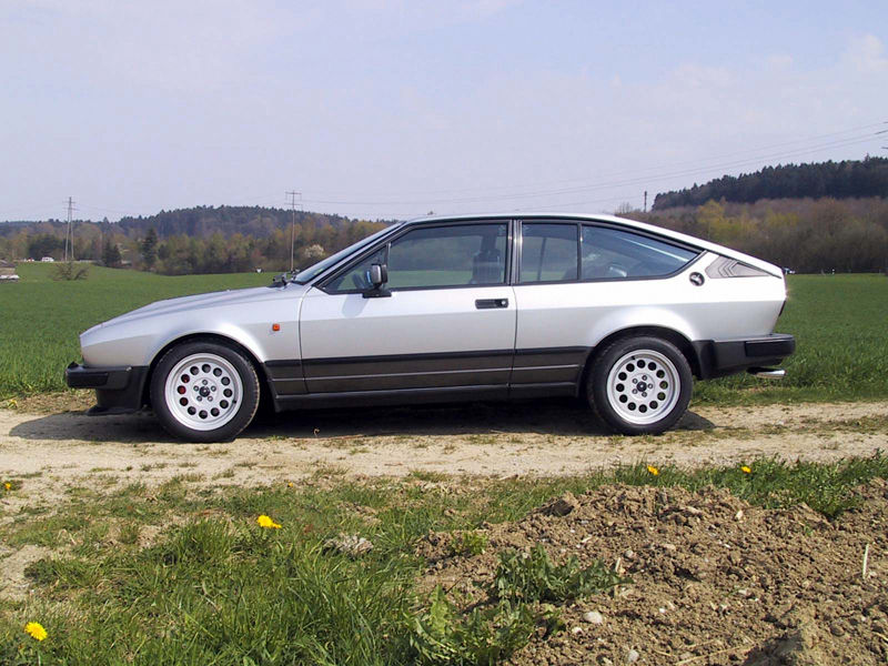 http://www.alfetta-gt.de/ADhome1/club/ar-gtv_galerie/ar-gal_gtv6/GTV_Campisi_0033.jpg